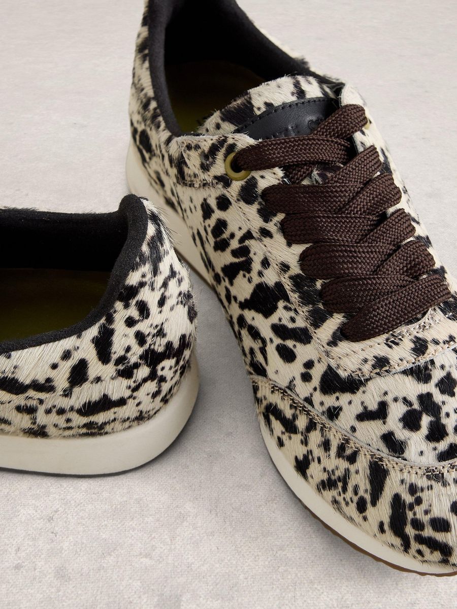 Sneaker in Ponyfell-Optik