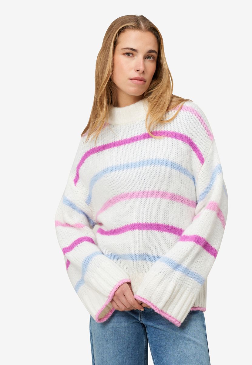 Grobstrickpullover mit bunten Streifen