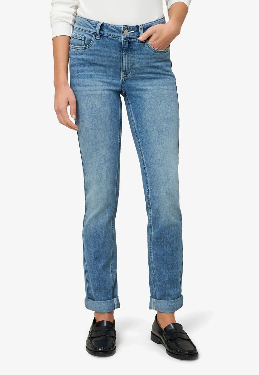 Schmal geschnittene Jeans mit Umschlag