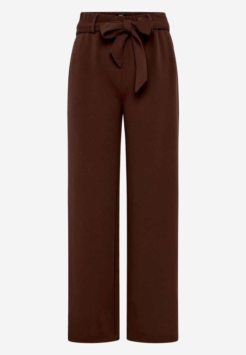 Weite Hose mit Bindegürtel