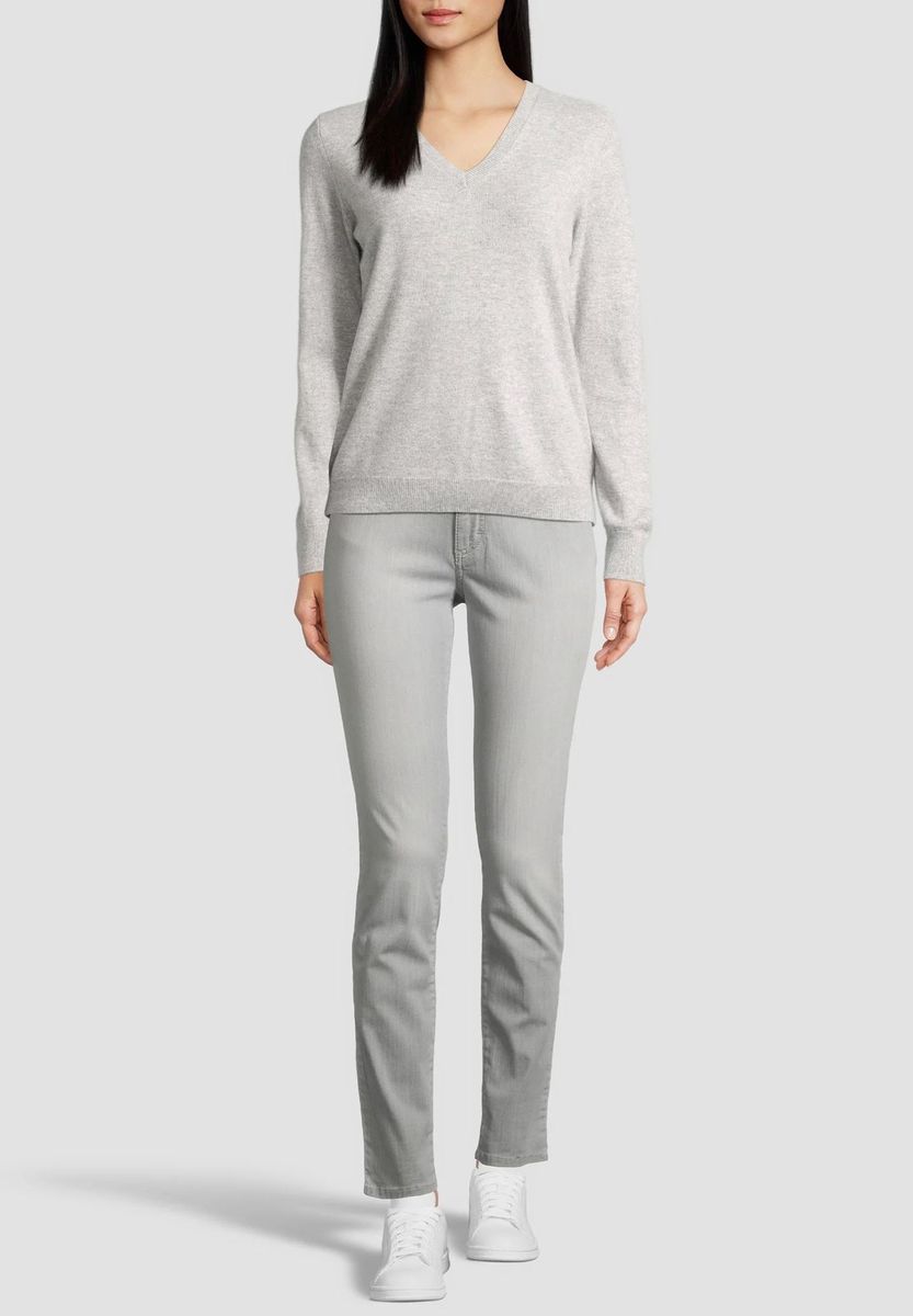 Klassischer Cashmere-Pullover mit V-Ausschnitt