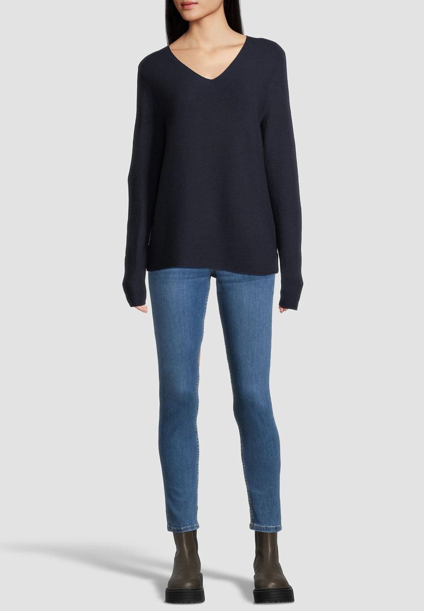 Zeitloser Baumwollpullover mit V-Ausschnitt