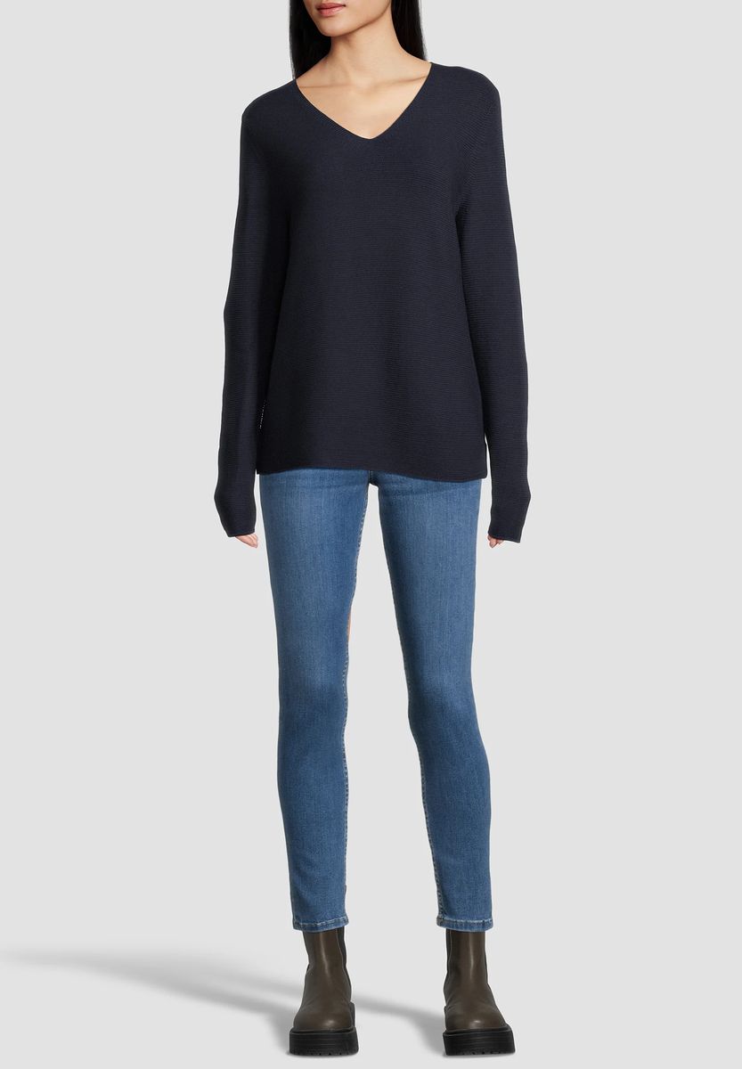 Zeitloser Baumwollpullover mit V-Ausschnitt