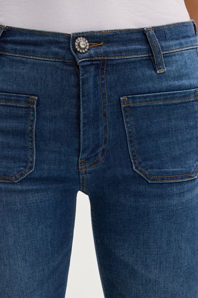 Schmale Bootcut-Jeans mit hoher Taille