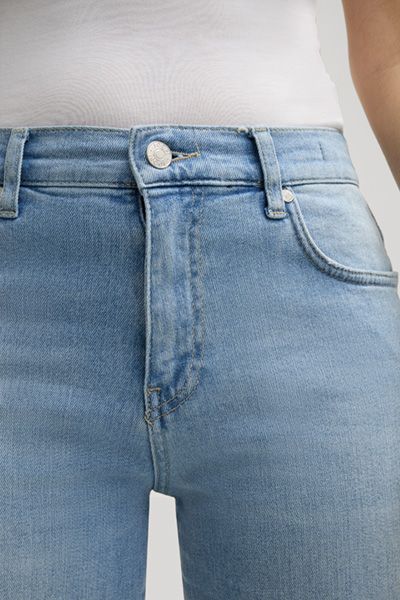 Tapered Jeans mit hoher Taille