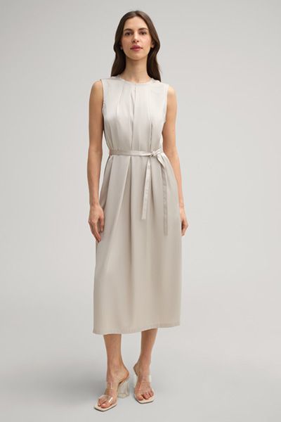 Fließendes Satin-Midikleid mit Gürtel