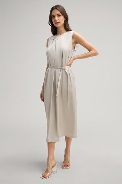 Fließendes Satin-Midikleid mit Gürtel