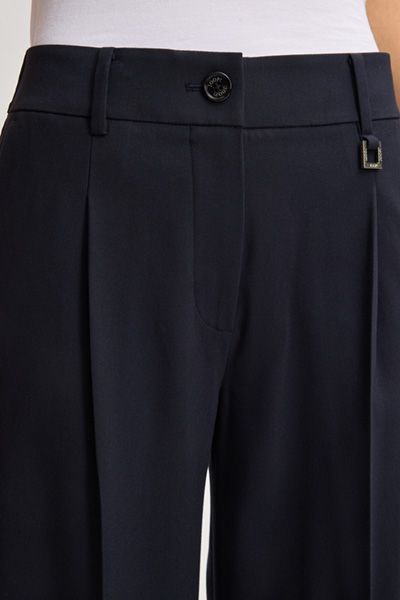 Klassische Marlene-Hose mit Bügelfalten