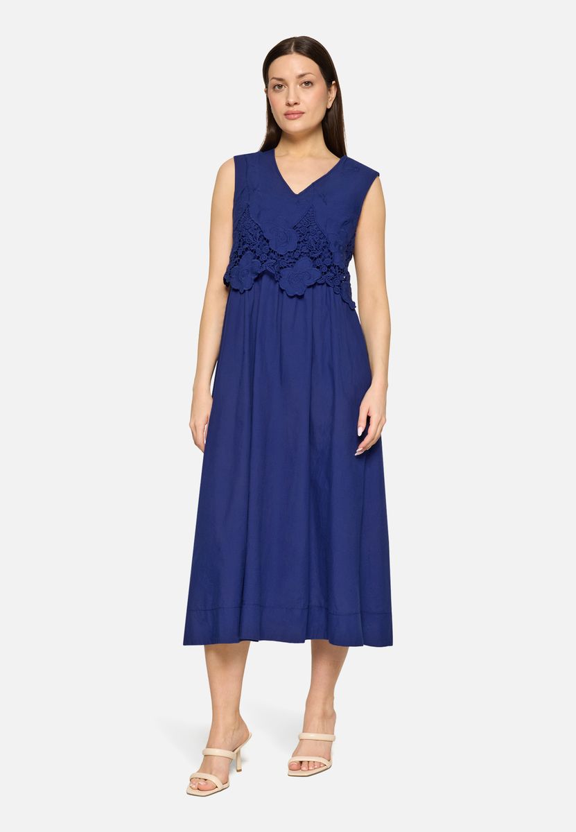 Besticktes Midikleid mit Spitzen-Overlay