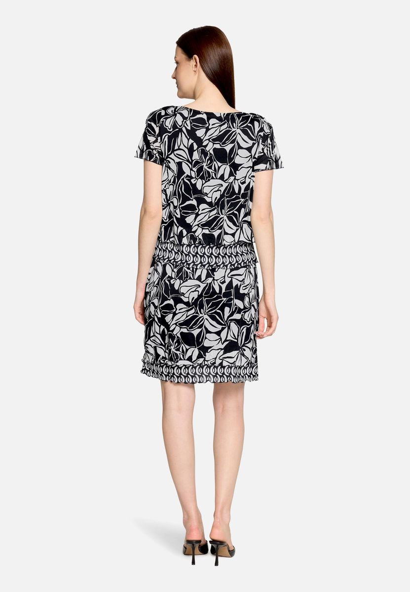 Gestuftes Kleid mit floralem Print