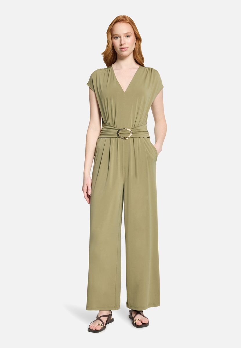 Weit geschnittener Jumpsuit mit Taillenraffung