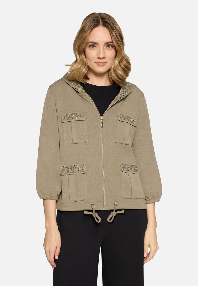 Verzierte Kapuzenjacke im Utility-Stil
