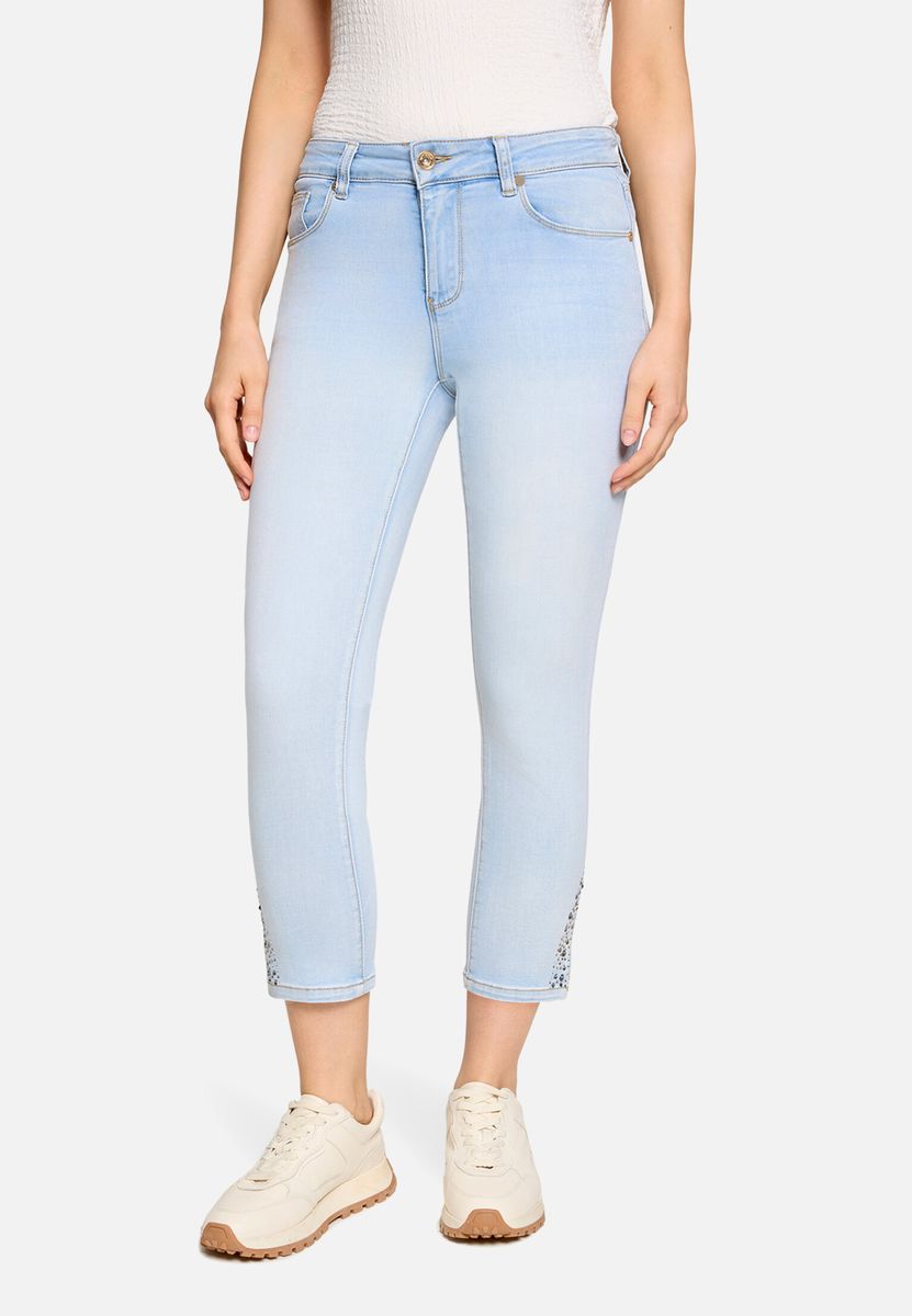 Schmal geschnittene 7/8-Jeans mit Strass