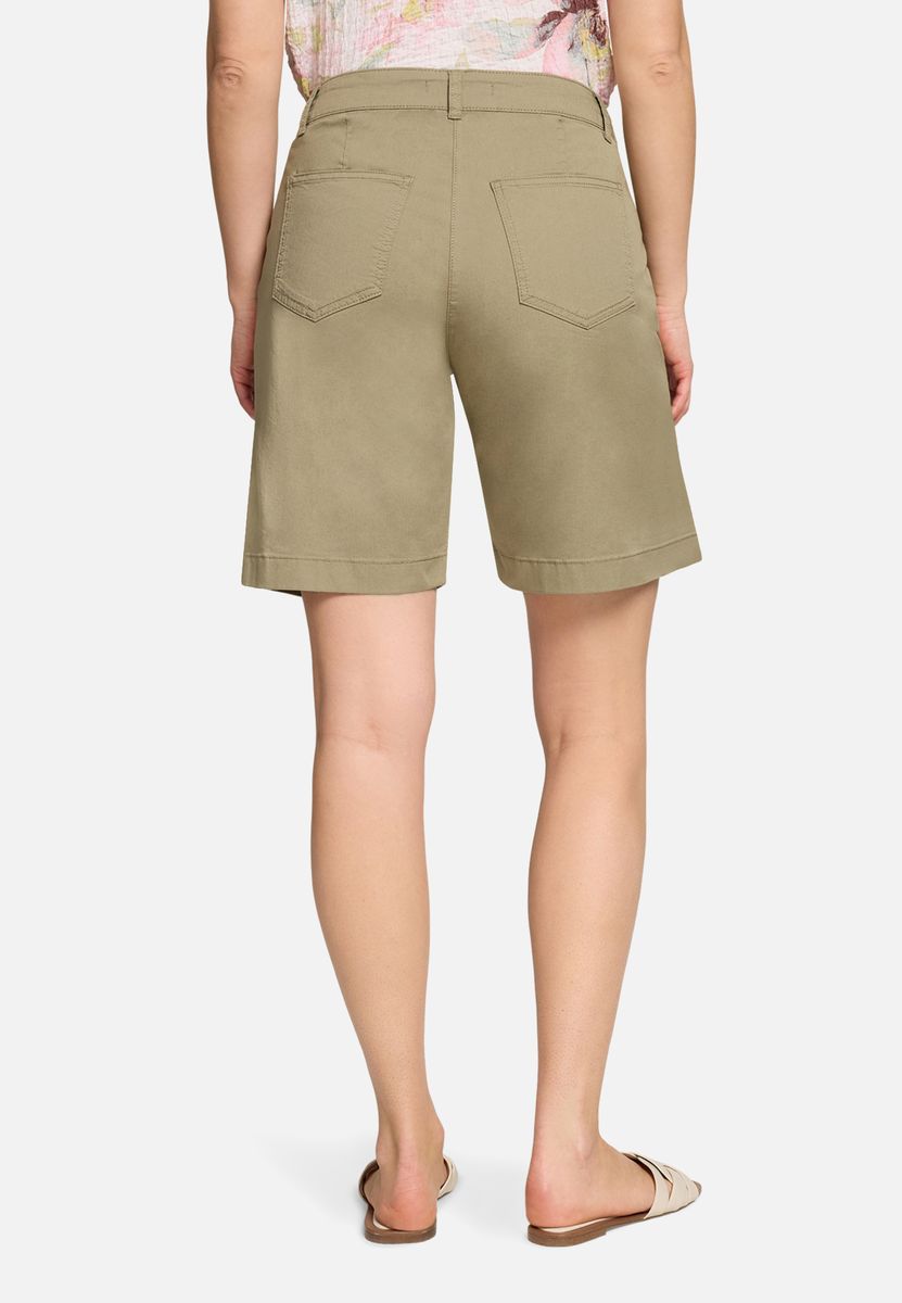 Bermuda-Shorts mit Straight Fit