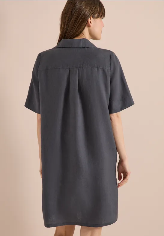 Knielanges Hemdblusenkleid aus Leinen
