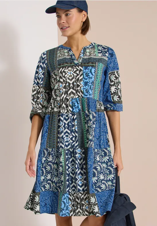 Gestuftes Seersucker-Kleid mit Patchwork-Print