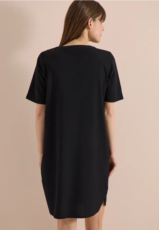 Lässiges Seersucker-Midi mit Split-Neck