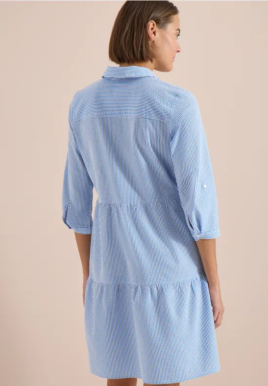 Gestuftes Seersucker-Hemdblusenkleid