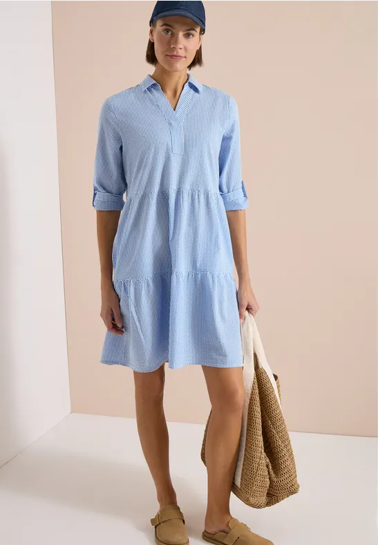 Gestuftes Seersucker-Hemdblusenkleid