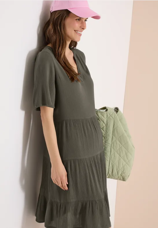 Gestuftes Viskose-Crepe-Kleid