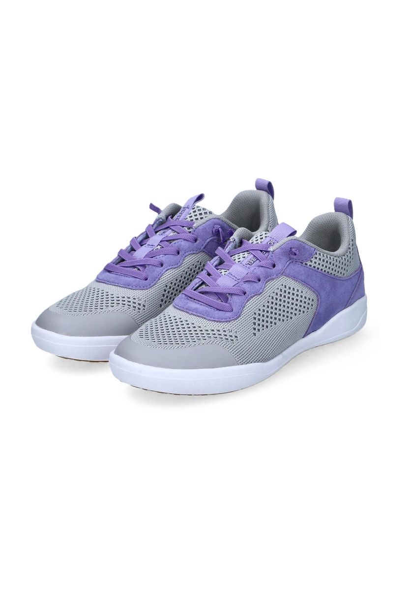 Sportliche Mesh- und Wildledersneaker