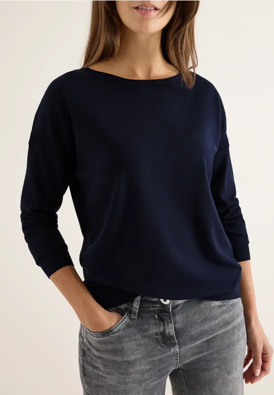 Leichter Strickpullover mit U-Boot-Ausschnitt