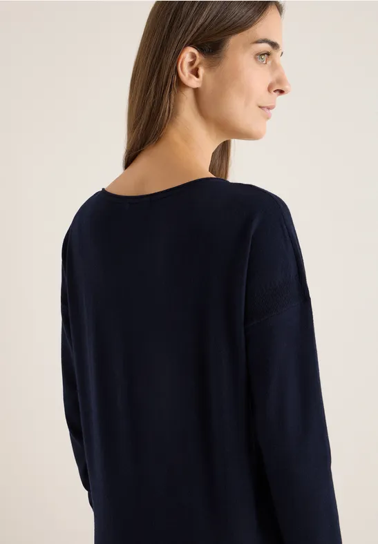 Leichter Strickpullover mit U-Boot-Ausschnitt