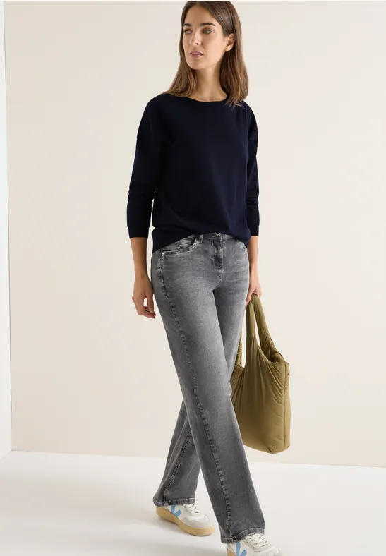 Leichter Strickpullover mit U-Boot-Ausschnitt