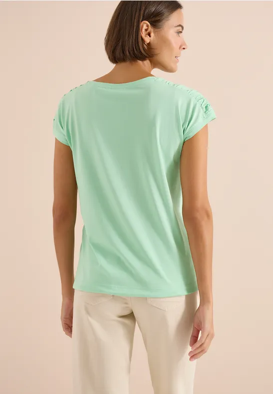 T-Shirt mit U-Boot-Ausschnitt und Raffung