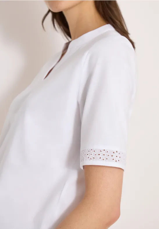 T-Shirt mit Schlitz-Ausschnitt und Häkelbordüre