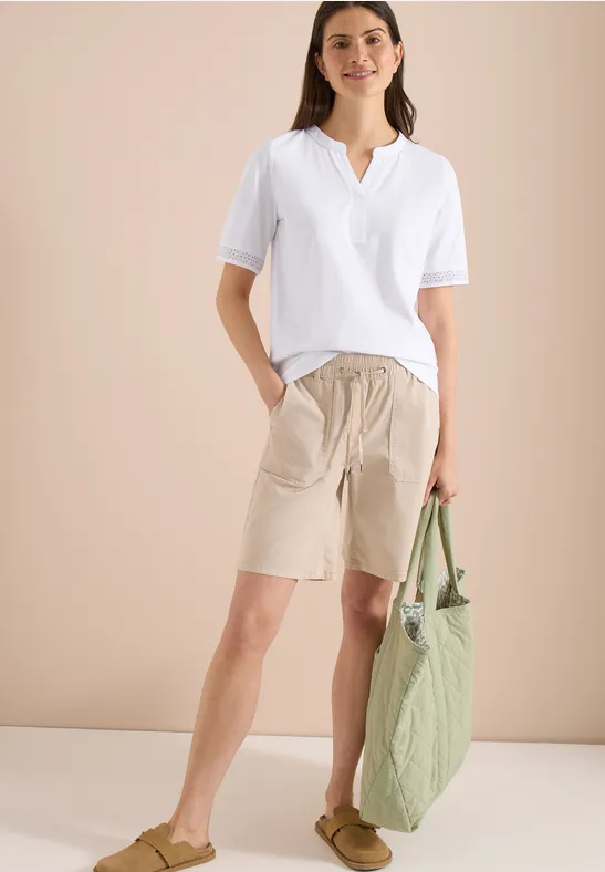T-Shirt mit Schlitz-Ausschnitt und Häkelbordüre