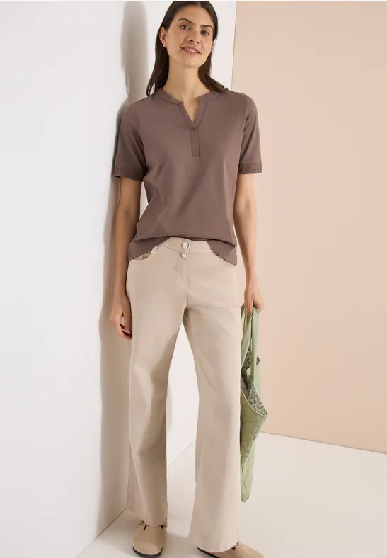 T-Shirt mit Schlitz-Ausschnitt und Häkelborte