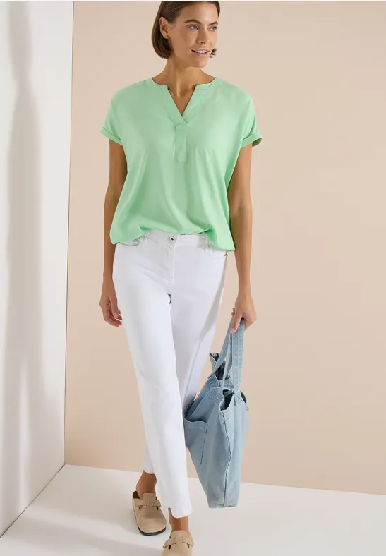 Leichtgewichtige Bluse mit Split-Neck