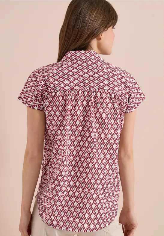 Kurzarmbluse mit geometrischem Print