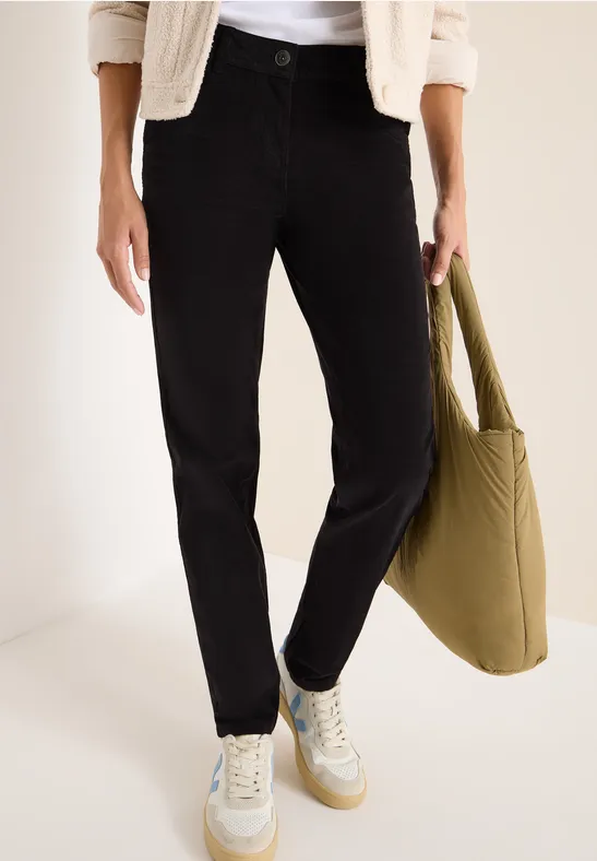 Slim-Fit Cordhose aus Feincord