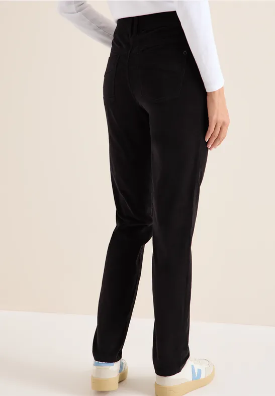 Slim-Fit Cordhose aus Feincord