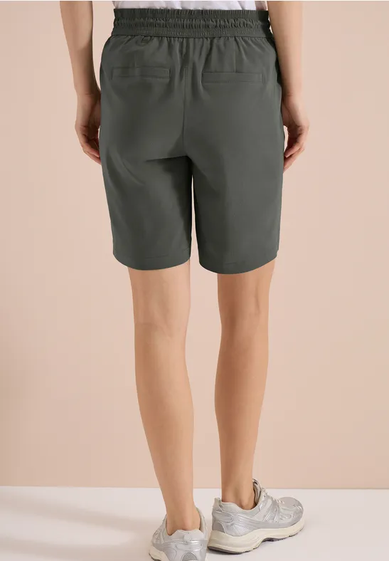 Weit geschnittene Shorts mit geradem Bein