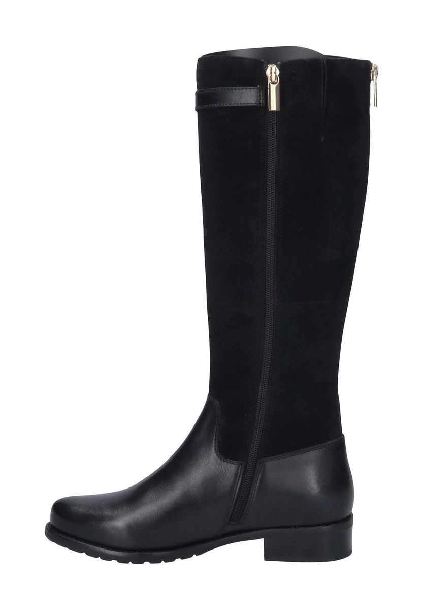 Kniehohe Stiefel im Materialmix