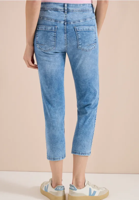 High-Waist 3/4 Slim Leg Jeans