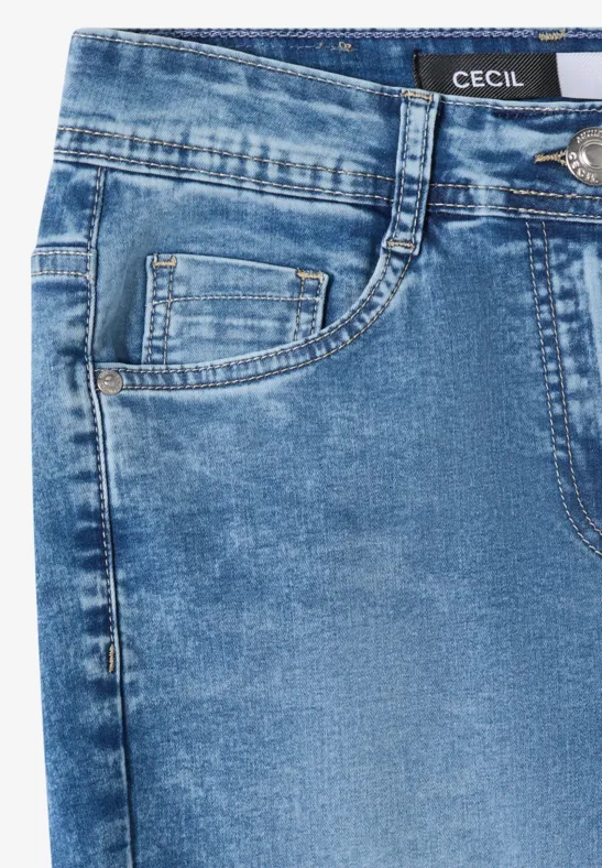 High-Waist 3/4 Slim Leg Jeans