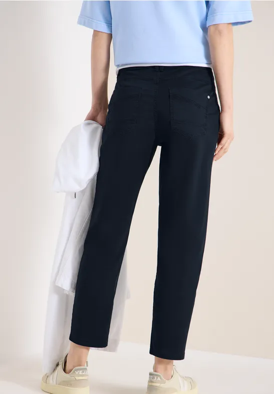 Schmale 7/8-Hose im Casual Fit