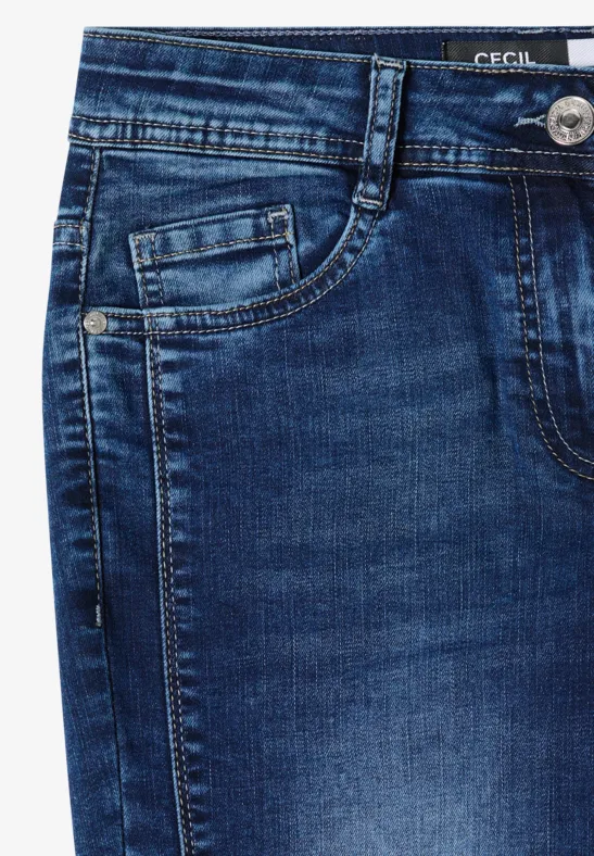 Legere Straight Leg Cropped Jeans