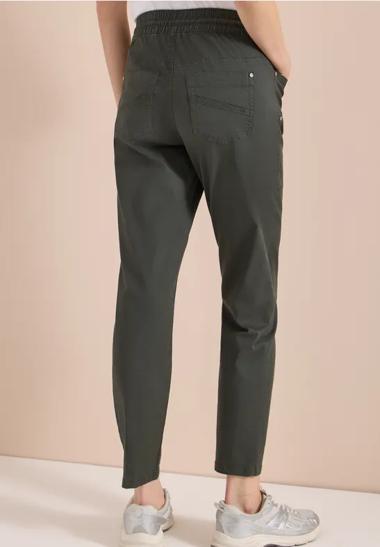 Slim Leg Chelsea Style Hose