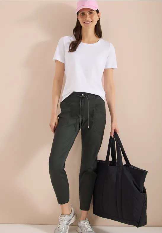 Slim Leg Chelsea Style Hose