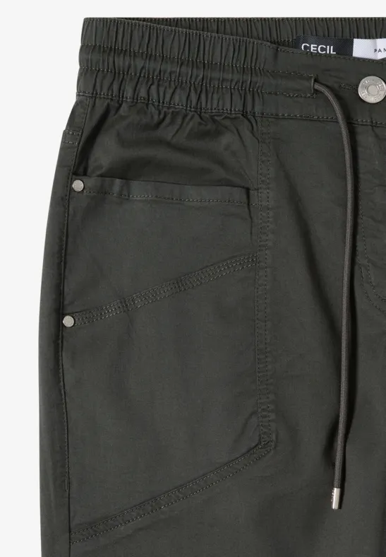 Slim Leg Chelsea Style Hose