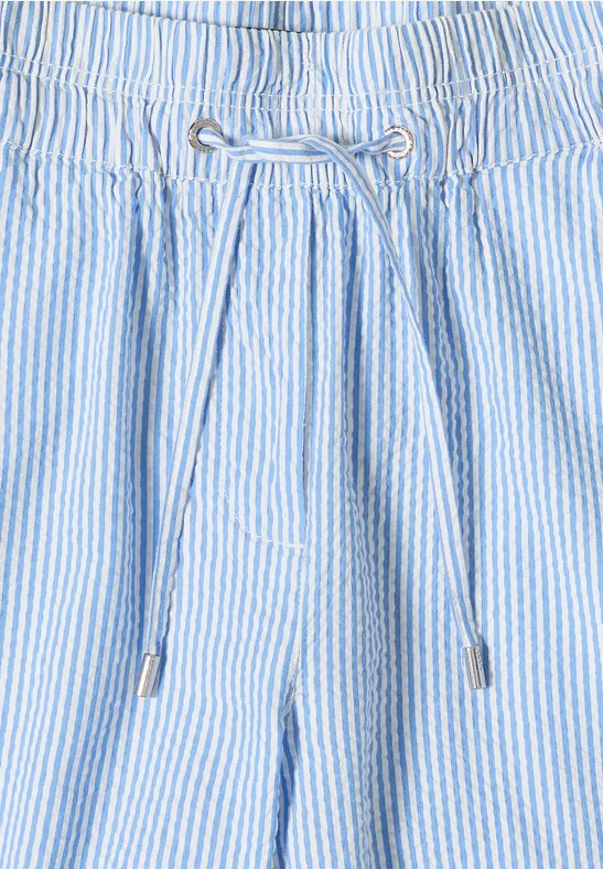 Entspannte gestreifte Seersucker-Hose mit weitem Bein