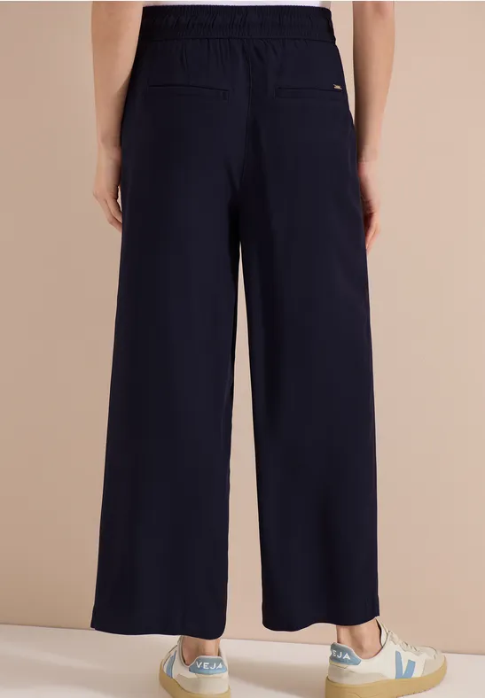 Fließende High-Waist Wide-Leg Hose