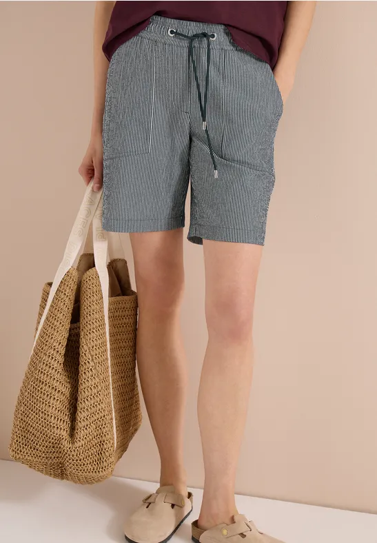 Gerade geschnittene Seersucker-Shorts mit Streifen