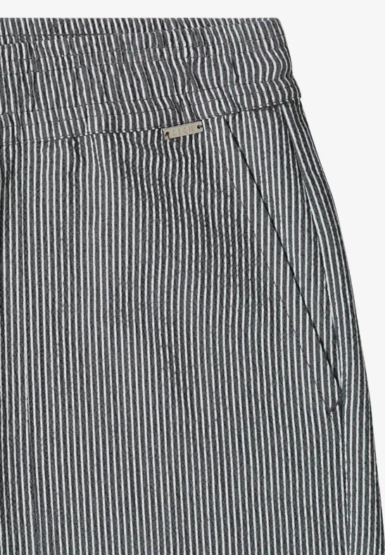 Gerade geschnittene Seersucker-Shorts mit Streifen