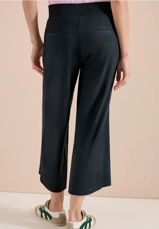 Fließende High-Waist Culotte mit weitem Bein